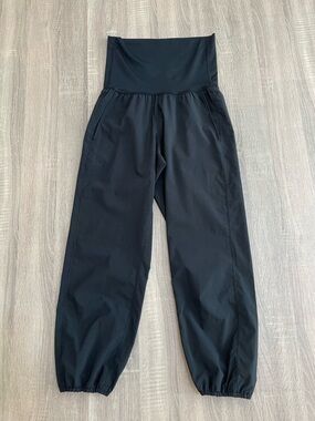 Lululemon High-rise black OM Pants Size 2